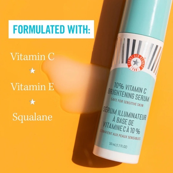 FIRST AID BEAUTY - 10% Vitamin C Brightening Serum - Picture 2 of 7
